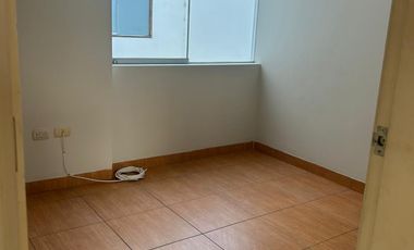 VENTA FLAT 2DO PISO URB. CC MONTERRICO A 1 CDRA AV. PRIMAVERA.CERCA 