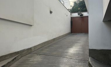VENTA FLAT 2DO PISO URB. CC MONTERRICO A 1 CDRA AV. PRIMAVERA.CERCA 