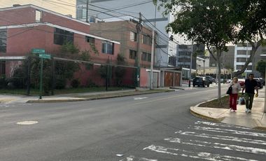 VENTA FLAT 2DO PISO URB. CC MONTERRICO A 1 CDRA AV. PRIMAVERA.CERCA 