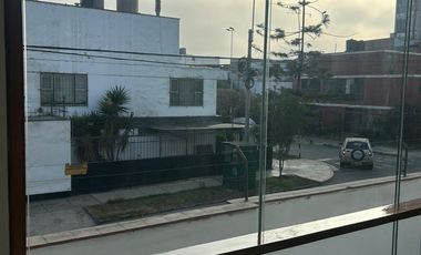 VENTA FLAT 2DO PISO URB. CC MONTERRICO A 1 CDRA AV. PRIMAVERA.CERCA 