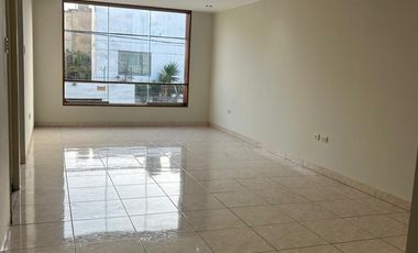VENTA FLAT 2DO PISO URB. CC MONTERRICO A 1 CDRA AV. PRIMAVERA.CERCA 