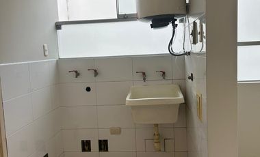 VENTA FLAT 2DO PISO URB. CC MONTERRICO A 1 CDRA AV. PRIMAVERA.CERCA 