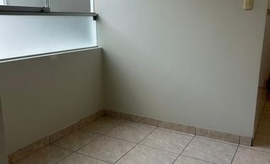 VENTA FLAT 2DO PISO URB. CC MONTERRICO A 1 CDRA AV. PRIMAVERA.CERCA 