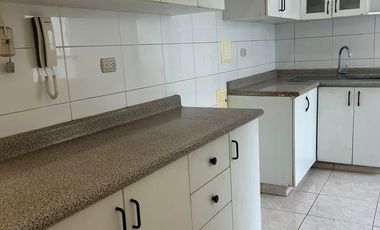 VENTA FLAT 2DO PISO URB. CC MONTERRICO A 1 CDRA AV. PRIMAVERA.CERCA 