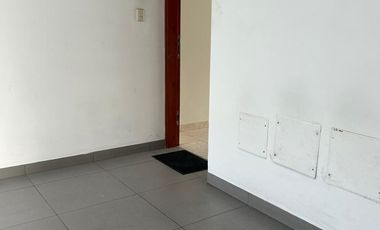 VENTA FLAT 2DO PISO URB. CC MONTERRICO A 1 CDRA AV. PRIMAVERA.CERCA 