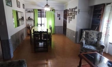 Barrio Colinas de Peralta Ramos, Chalet 4 ambientes con gran parque en venta apto crédito