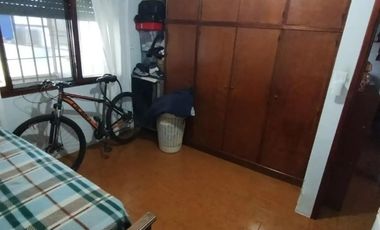 Barrio Colinas de Peralta Ramos, Chalet 4 ambientes con gran parque en venta apto crédito