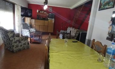 Barrio Colinas de Peralta Ramos, Chalet 4 ambientes con gran parque en venta apto crédito