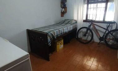 Barrio Colinas de Peralta Ramos, Chalet 4 ambientes con gran parque en venta apto crédito