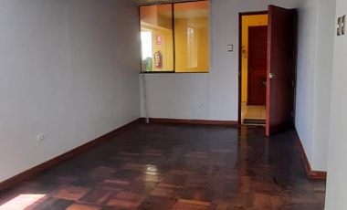 VENTA DE FLAT 2DO PISO URB. LA CAMPIÑA CHORRILLOS. CERCA A LA ESCUELA DE POLICIA