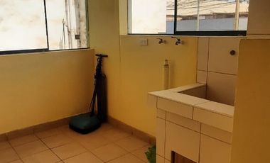 VENTA DE FLAT 2DO PISO URB. LA CAMPIÑA CHORRILLOS. CERCA A LA ESCUELA DE POLICIA