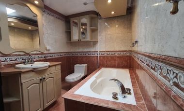 Casa en Venta de 2 Pisos en Conjunto Privado Calderón