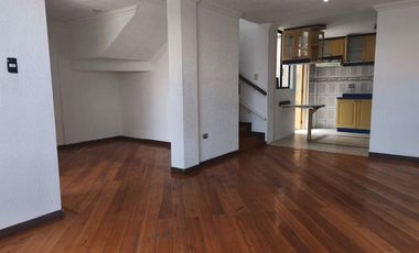 Casa en Venta de 2 Pisos en Conjunto Privado Calderón