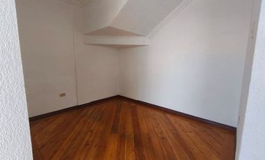 Casa en Venta de 2 Pisos en Conjunto Privado Calderón