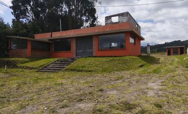 Terreno comercial en vía al Parque Nacional Cotopaxi – 2.546 m2