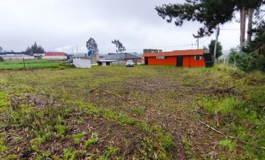 Terreno comercial en vía al Parque Nacional Cotopaxi – 2.546 m2