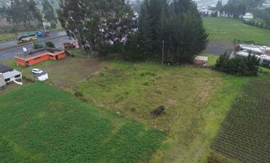 Terreno comercial en vía al Parque Nacional Cotopaxi – 2.546 m2