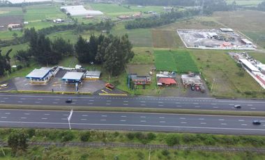 Terreno comercial en vía al Parque Nacional Cotopaxi – 2.546 m2