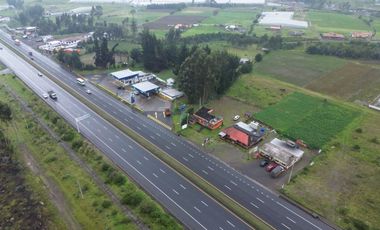 Terreno comercial en vía al Parque Nacional Cotopaxi – 2.546 m2