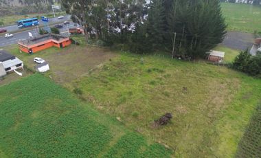 Terreno comercial en vía al Parque Nacional Cotopaxi – 2.546 m2
