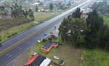 Terreno comercial en vía al Parque Nacional Cotopaxi – 2.546 m2
