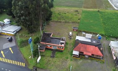Terreno comercial en vía al Parque Nacional Cotopaxi – 2.546 m2