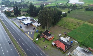 Terreno comercial en vía al Parque Nacional Cotopaxi – 2.546 m2