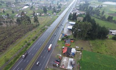 Terreno comercial en vía al Parque Nacional Cotopaxi – 2.546 m2