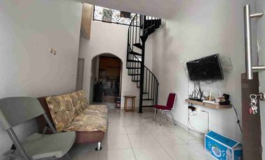Dikontrakan Rumah 3KT 2 Lantai Depan RS Primaya di Galuhmas Karawang