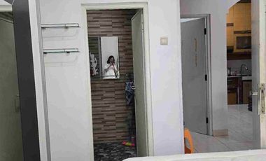 Dikontrakan Rumah 3KT 2 Lantai Depan RS Primaya di Galuhmas Karawang