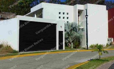 Casa amueblada en renta con recamara en planta baja. En Bucerías, Bahía de Banderas Nayarit. Cerca de la Mega Soriana