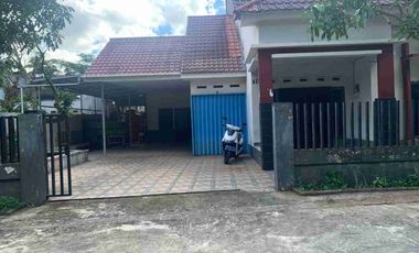 Dijual / sewa rumah siap huni semi furnished di Jl. Sungai Raya Dalam beserta SHM