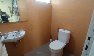 Bluebell Jalan Utama Disewakan Siap Huni ada AC Gordyn Rapih