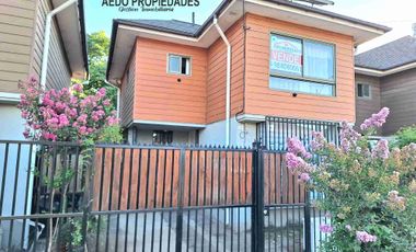 Se Vende Casa de dos pisos, a la altura de paradero 15, Villa Cumbres del Valle, comuna de La Cruz.