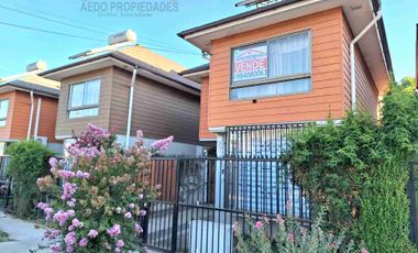 Se Vende Casa de dos pisos, a la altura de paradero 15, Villa Cumbres del Valle, comuna de La Cruz.