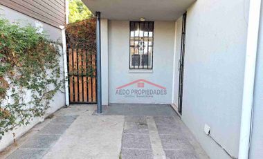 Se Vende Casa de dos pisos, a la altura de paradero 15, Villa Cumbres del Valle, comuna de La Cruz.