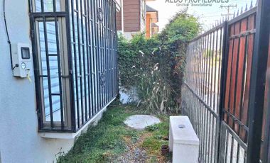 Se Vende Casa de dos pisos, a la altura de paradero 15, Villa Cumbres del Valle, comuna de La Cruz.