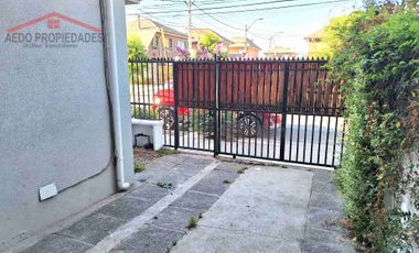 Se Vende Casa de dos pisos, a la altura de paradero 15, Villa Cumbres del Valle, comuna de La Cruz.