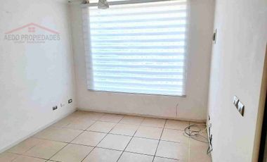 Se Vende Casa de dos pisos, a la altura de paradero 15, Villa Cumbres del Valle, comuna de La Cruz.