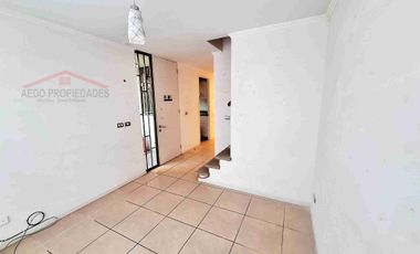 Se Vende Casa de dos pisos, a la altura de paradero 15, Villa Cumbres del Valle, comuna de La Cruz.