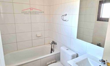 Se Vende Casa de dos pisos, a la altura de paradero 15, Villa Cumbres del Valle, comuna de La Cruz.