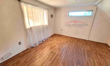 Se Vende Casa de dos pisos, a la altura de paradero 15, Villa Cumbres del Valle, comuna de La Cruz.