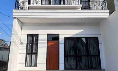 town house 2 lantai tengah kota Dp 10 juta