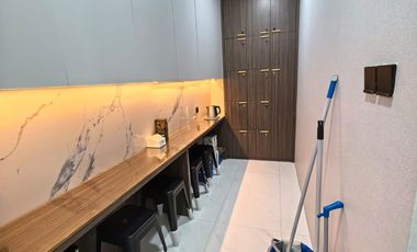 Office Pakuwon Tower Tunjungan Plaza 6 Full Furnish, 3 unit Jadi 1 luas 202m2 sudah strata title siap huni