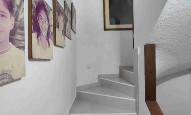 VENDO FLORIDABLANCA  VILLA CAÑAVERAL  ESCLUSIVA CASA 180 METROS  TRES PISOS 4 ALCOBAS.