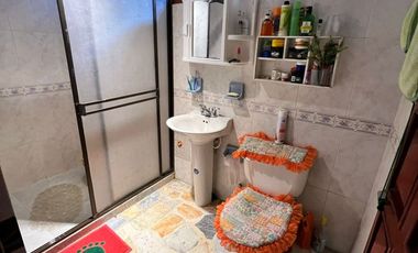 🏠 CASA DE 3 PLANTAS EN VENTA – EXCELENTE OPORTUNIDAD DE INVERSIÓN