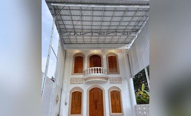 Rumah Baru 2 Lantai – Mediterania Klasik di Tengah Kota Jogja