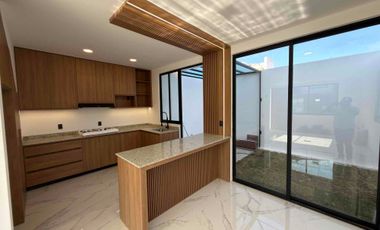 CASA EN RENTA EN CAÑADAS DEL BOSQUE TRES MARÍAS