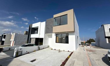 CASA EN RENTA EN CAÑADAS DEL BOSQUE TRES MARÍAS