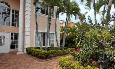 VENDO  PIEDECUESTA CONJUNTO RESIDENCIAL  RUITOQUE CONDOMINIO EXCLUSISVA CASA  LA ALDEA.  650 METROS  CONSTRUIDOS. CON DISPONIBLE JARDIN Y PISCINA.